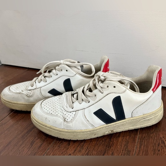 Veja women’s sneakers size 10 - Picture 4 of 7